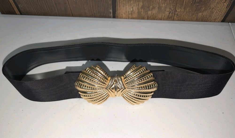 Vintage 1988 Mimi di N Signed Gold Seashell Bow Belt Buckle Set Black